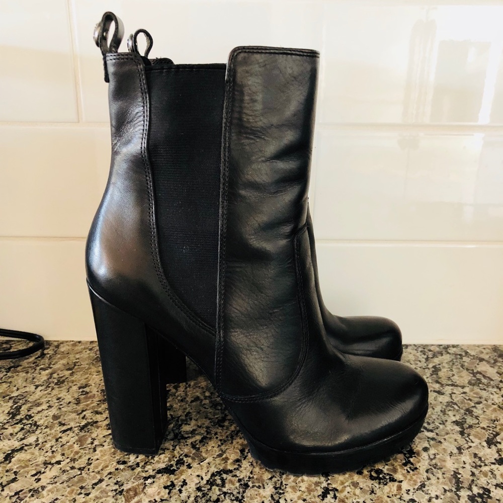 Vince Camuto Signature Boots Black Leather 9